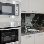 Seabreeze Flat 1 W Jacuzzi By Homely!
