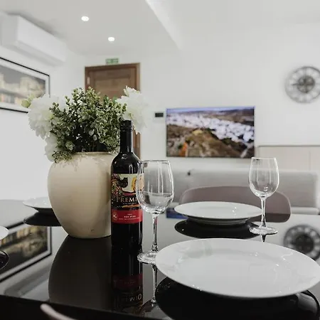 Apartment Seabreeze Flat 1 W Jacuzzi By Homely!