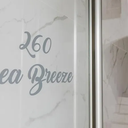 Seabreeze Flat 1 W Jacuzzi By Homely! *