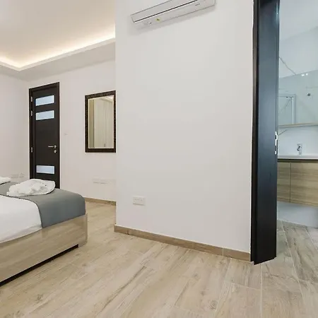 Seabreeze Flat 1 W Jacuzzi By Homely! St. Paul's Bay