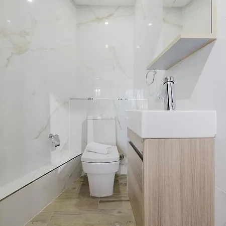 Apartment Seabreeze Flat 1 W Jacuzzi By Homely!