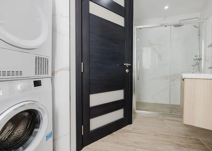 Διαμέρισμα Seabreeze Flat 1 W Jacuzzi By Homely! *