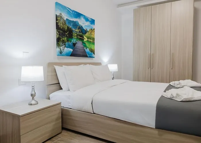 Seabreeze Flat 1 W Jacuzzi By Homely!