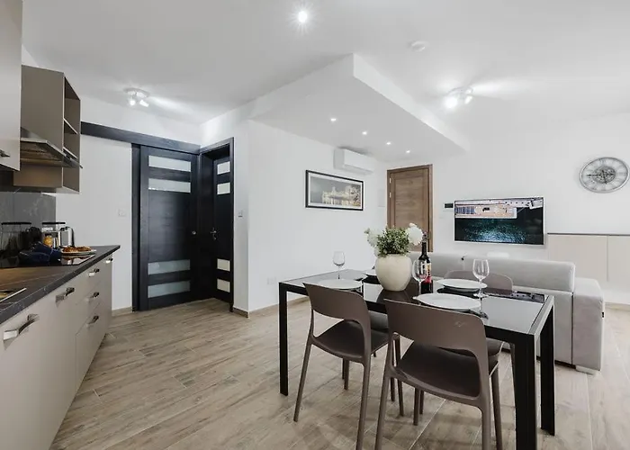 Seabreeze Flat 1 W Jacuzzi By Homely! Διαμέρισμα Σεντ Πόλς Μπέι