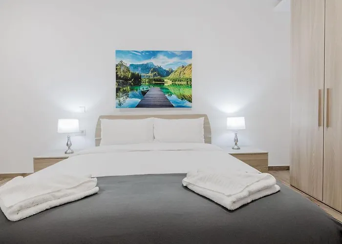 Seabreeze Flat 1 W Jacuzzi By Homely! Διαμέρισμα *