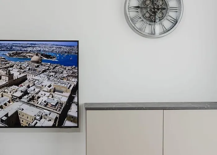 Seabreeze Flat 1 W Jacuzzi By Homely! Διαμέρισμα *