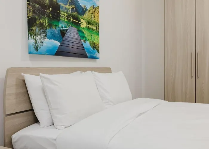 Seabreeze Flat 1 W Jacuzzi By Homely! *